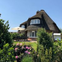 House with garden, barbecue and terrace